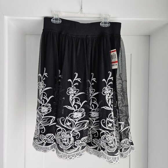 NWT "The Purist" Black & White Skirt - Picture 1 of 10